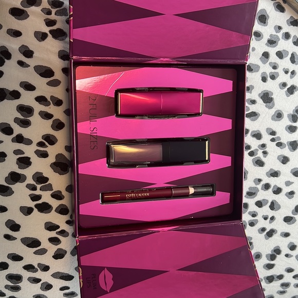 Estee lauder casino royale plum lips - Picture 2 of 5